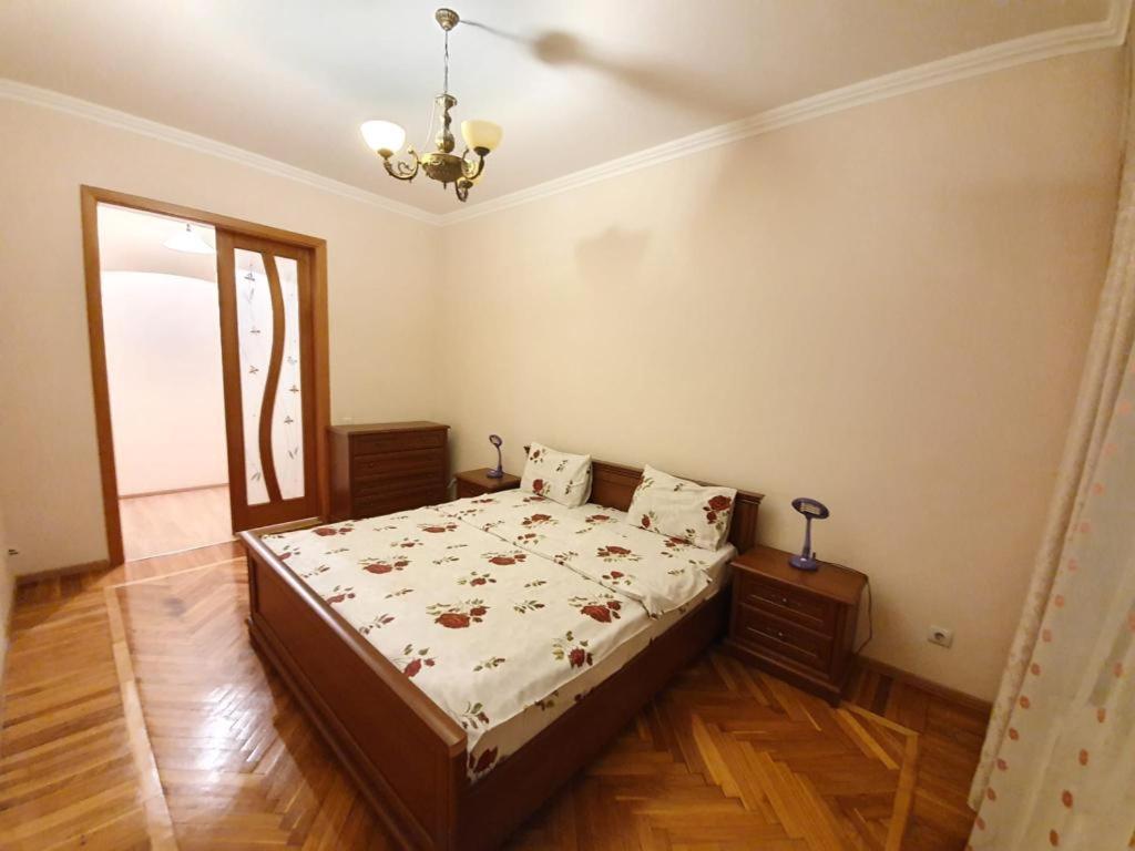 White New Apartments Ultracentral 2-Rooms In The Heart Chişinău Esterno foto