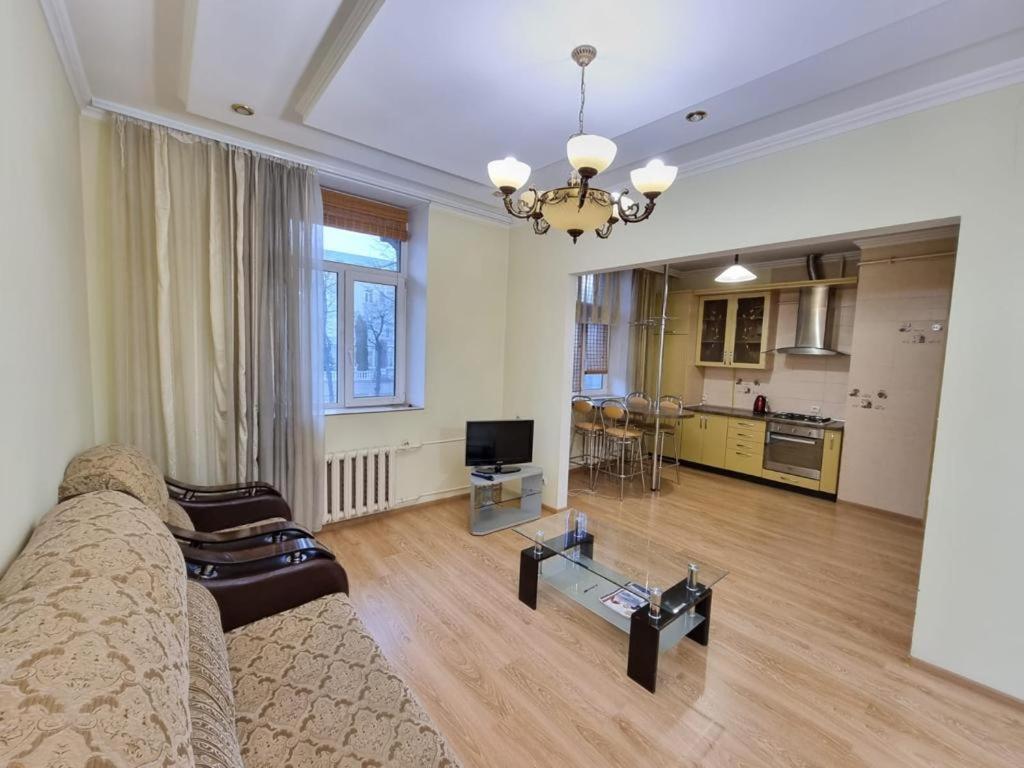 White New Apartments Ultracentral 2-Rooms In The Heart Chişinău Esterno foto