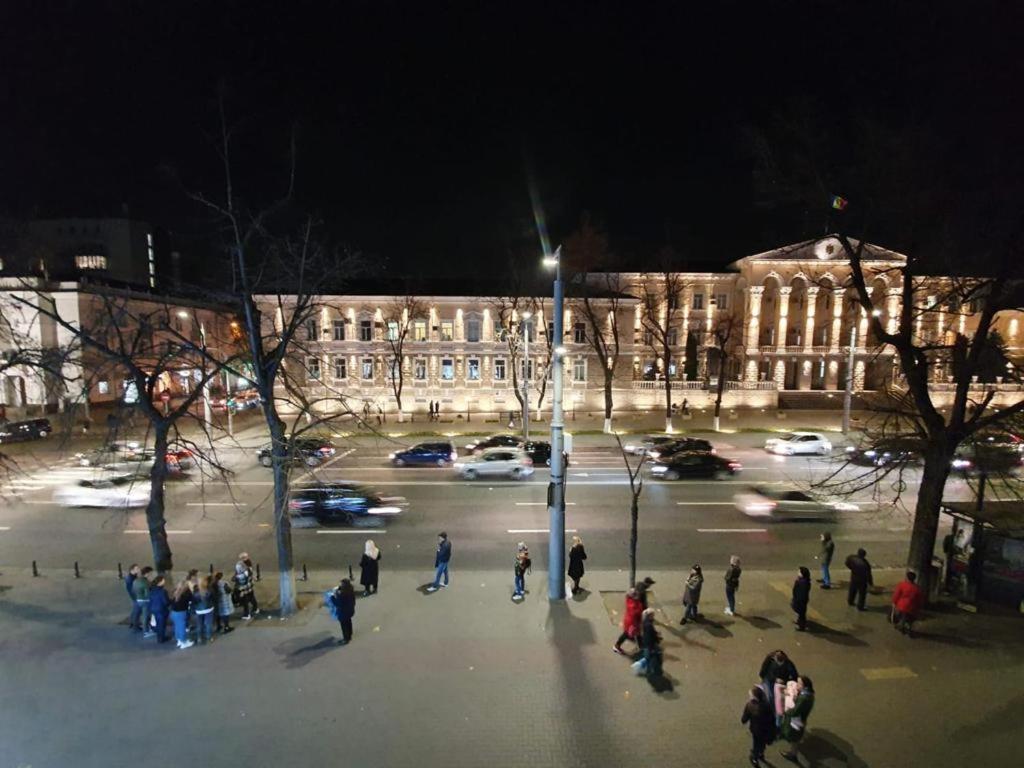 White New Apartments Ultracentral 2-Rooms In The Heart Chişinău Esterno foto