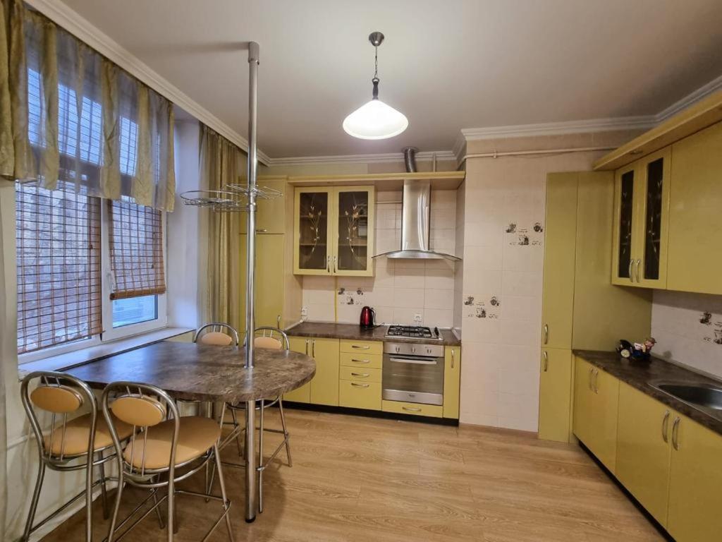 White New Apartments Ultracentral 2-Rooms In The Heart Chişinău Esterno foto